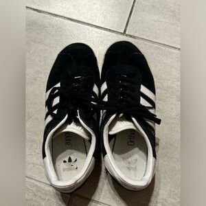 Adidas Gazelles Men’s 4 Women’s 6